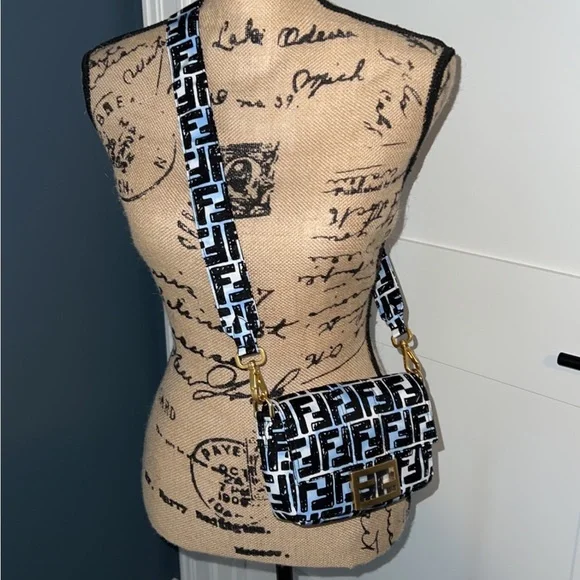 Fendi Belt Bag / Bum Bag or Crossbody Bag - Picture 3 of 10